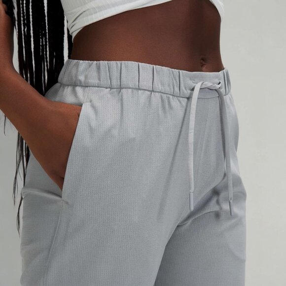 LULULEMON ESSENTIAL AFFINITY MID RISE JOGGER IN RHINO GREY SIZE 6 - Picture 4 of 8